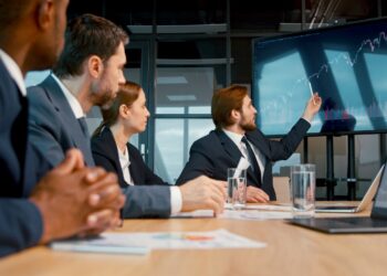 Business Analyst Connects Business Needs and Technological Solutions