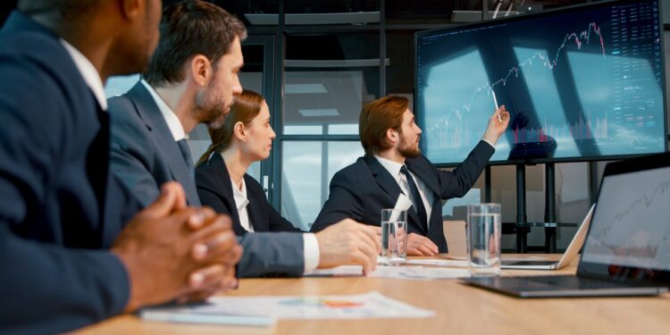 Business Analyst Connects Business Needs and Technological Solutions